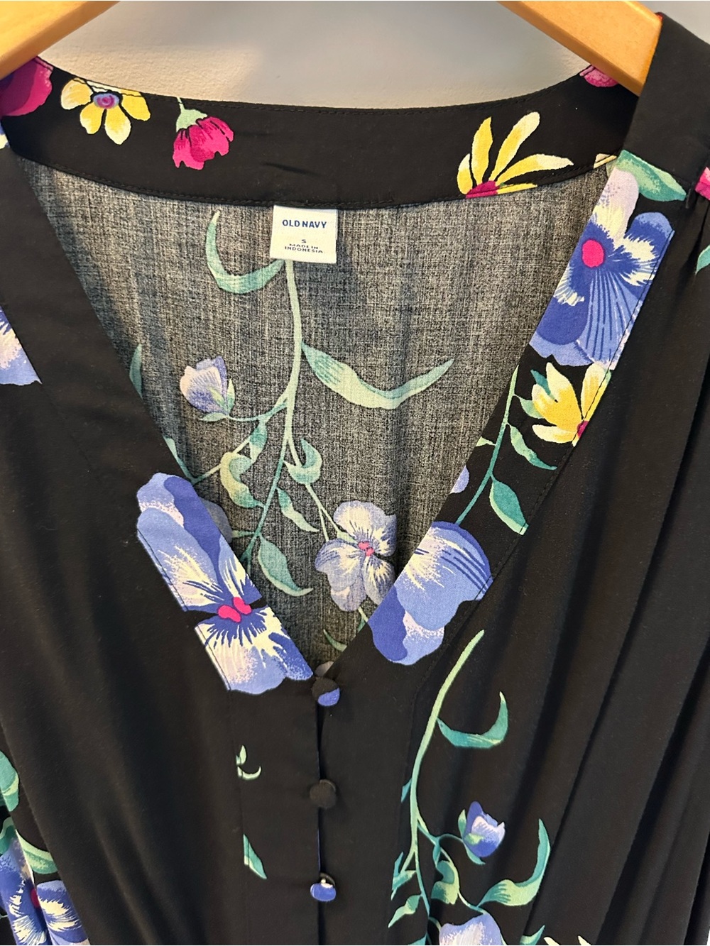 Old Navy Black Floral Midi Dress with V-Neck
Size S - Picture 5 of 10